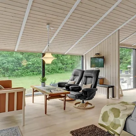 3 Bedroom Awesome In Holiday home