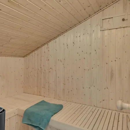 Stunning Home In Vejby With Sauna בית נופש Vejby