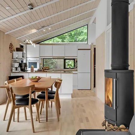 Stunning Home In Vejby With Sauna בית נופש