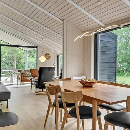 Stunning Home In Vejby With Sauna בית נופש